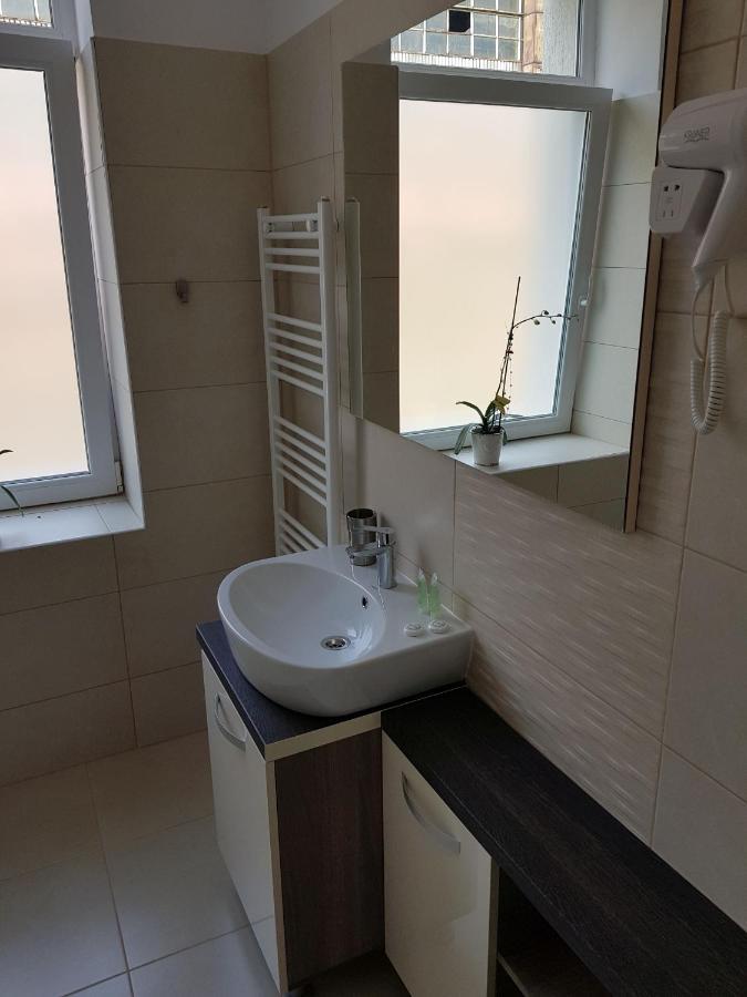 Resita Residence Sauna Apartment المظهر الخارجي الصورة